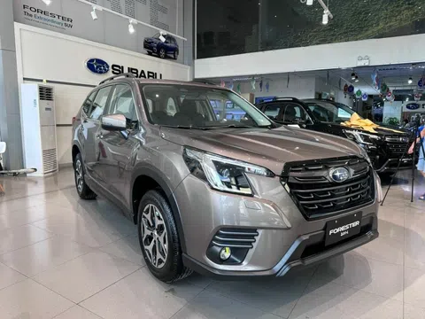 Subaru Forester 2023 về đại lý, phiên bản cũ giảm gần 300 triệu đồng