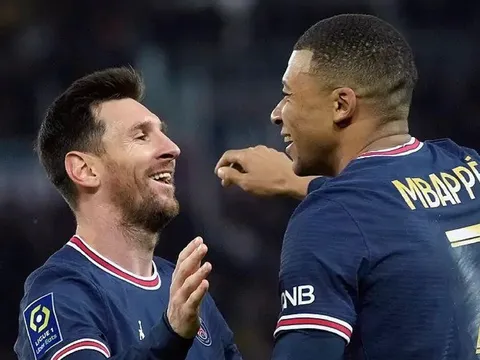 HLV Bayern Munich tiết lộ giải pháp 'khóa chân' Messi và Mbappe