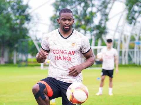 CAHN nhận tin cực vui từ 'siêu tiền đạo' trước ngày V-League trở lại