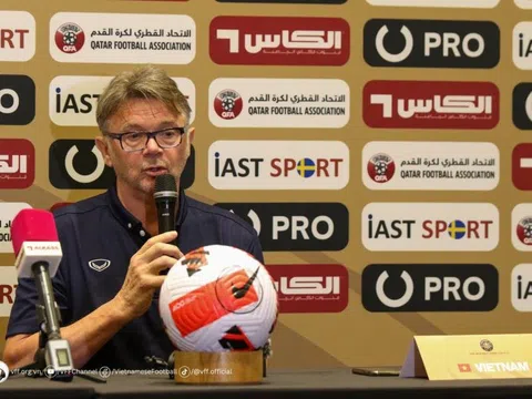 HLV Philippe Troussier phản ứng bất ngờ khi U23 Việt Nam có 5 đội trưởng