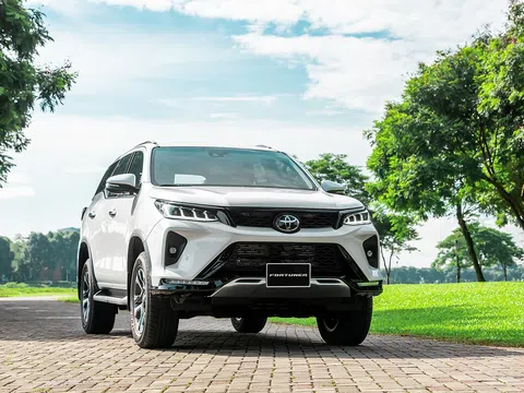 Giá xe Toyota Fortuner lăn bánh mới nhất tháng 1/2023: Hyundai Santa Fe hoàn toàn lép vế