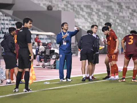 Cầm hòa nhà vô địch châu Á, HLV U23 Thái Lan 'bỏ qua' cho sai lầm của trọng tài