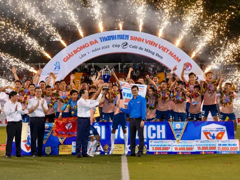 Thủ môn người Lào toả sáng giúp đội bóng Việt Nam lên ngôi vô địch