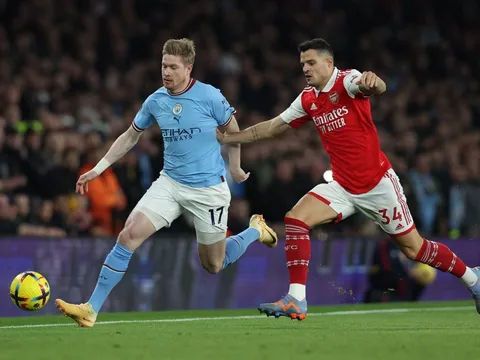 Man City dạy cho Arsenal bài học về bản lĩnh của nhà vô địch