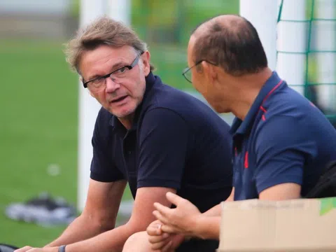 Vừa ngồi ghế nóng, HLV Philippe Troussier phá luôn 3 kỷ lục của thầy Park