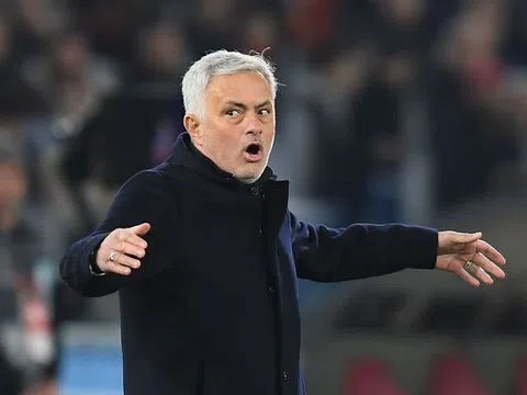 Mourinho dính cáo buộc có hành vi phi thể thao trong trận đấu của U14 AS Roma