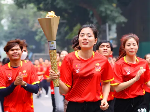 Ngọn đuốc SEA Games 32 chính thức đến Việt Nam, khởi đầu hành trình Đông Nam Á