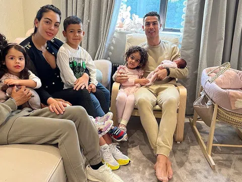 SỐC: Bạn gái CR7 tiết lộ điều ít người biết về các con của Ronaldo