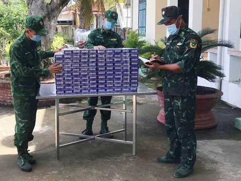 Kiên Giang: Phát hiện lực lượng tuần tra, đối tượng bỏ chạy qua biên giới vứt lại gần 1.000 bao thuốc lá nhập lậu