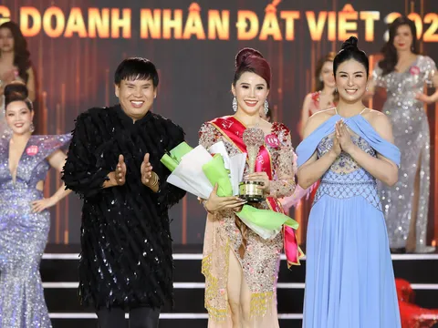 NTK Đức Minh tài trợ áo dài cho đêm chung kết cuộc thi Nữ hoàng Doanh nhân đất Việt 2022