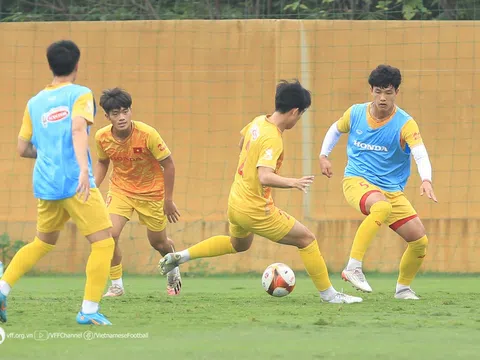 Một nhóm U23 Việt Nam đến Qatar muộn so với đồng đội