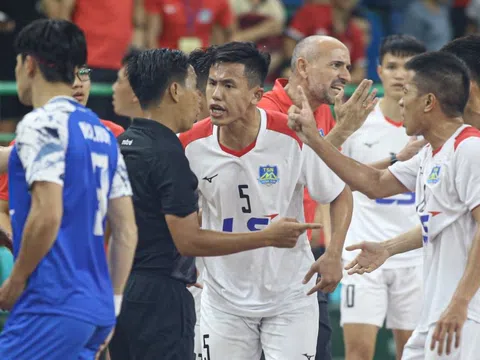 Đội bóng Việt Nam nhận hàng loạt án phạt sau trận cầu đầy tranh cãi