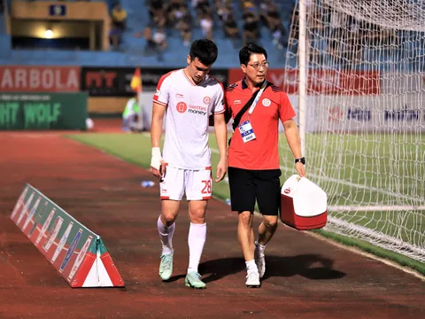 Đã rõ chấn thương của Hoàng Đức sau pha vào bóng 'rợn người'