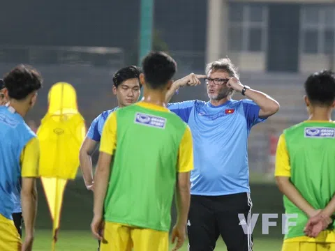 HLV Philippe Troussier loại số lượng lớn cầu thủ trước SEA Games