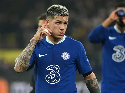 Để thua bạc nhược, CĐV Chelsea ‘mỉa mai’ bom tấn mùa đông