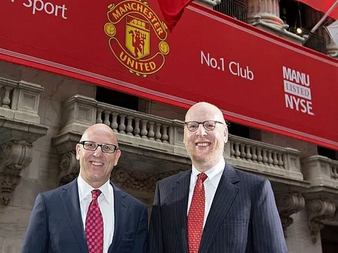 Nhà Glazers tiếp tục đưa ra mức giá 'điên rồ' để bán Man United khiến bên mua 'khiếp vía'