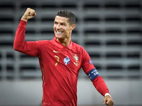 HLV Bồ Đào Nha tiết lộ lý do bất ngờ khiến Ronaldo vẫn được triệu tập lên ĐTQG