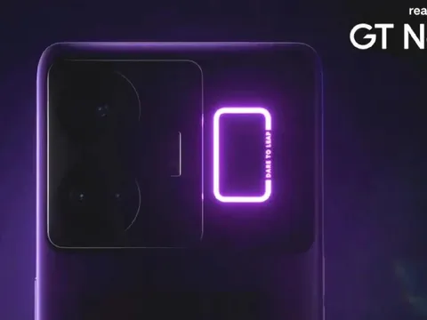 Teaser Realme GT Neo 5 tiết lộ dải đèn RGB ở mặt sau giống Nothing Phone 1