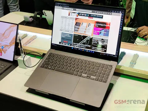 Trên tay Samsung Galaxy Book3 Ultra: Máy tính xách tay tinh tế và cao cấp hàng đầu