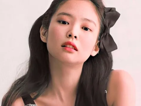 Jennie (BlackPink) bị thương ở mặt, phải dán băng khiến người hâm mộ lo lắng