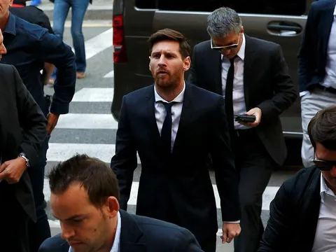 Sếp tổng ‘gã khổng lồ’ ra tay, Messi rời PSG với tương lai bất ngờ?