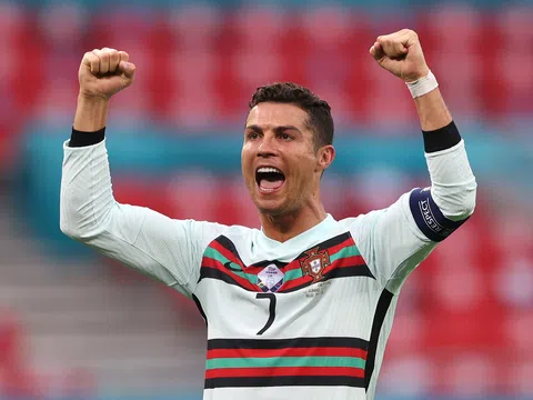 Bước qua thời đỉnh cao, Ronaldo vẫn gánh vác cả Bồ Đào Nha trên lưng