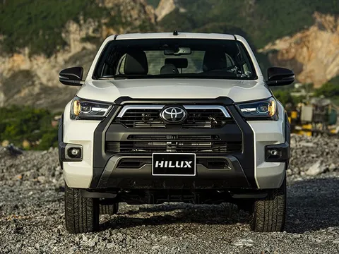 Toyota Hilux 2023 về Việt Nam "nhỏ giọt", sẽ khó bán vì giá quá cao