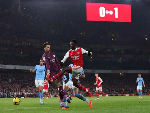 Trọng tài thêm một lần gây tranh cãi trong trận đấu Arsenal vs Man City