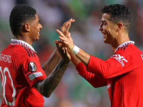 Tiễn Ronaldo rời đi, MU - Rashford bỗng nhận 'món quà' tại Premier League