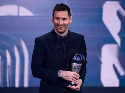 'Ronaldo béo' phản ứng bất ngờ khi Messi giành giải FIFA The Best