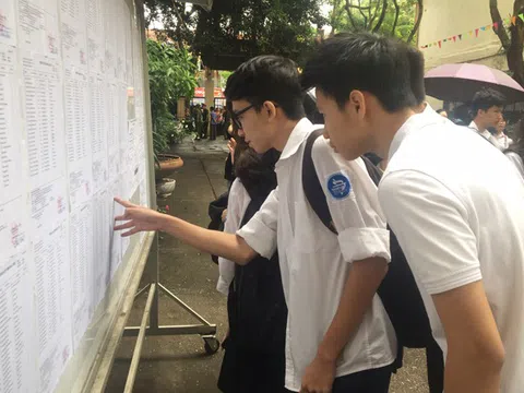 Hàng loạt trường THPT ở Hà Nội hạ điểm chuẩn