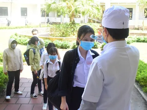 Tạm dừng coi thi THPT đối với 2 giáo viên là F1 của bệnh nhân 786