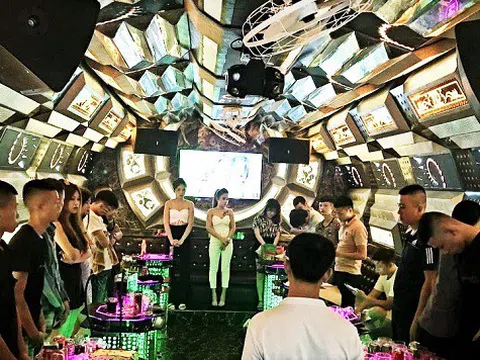 Bắt quả tang 13 nam thanh nữ tú đang "bay, lắc" tại karaoke Thiên Đường