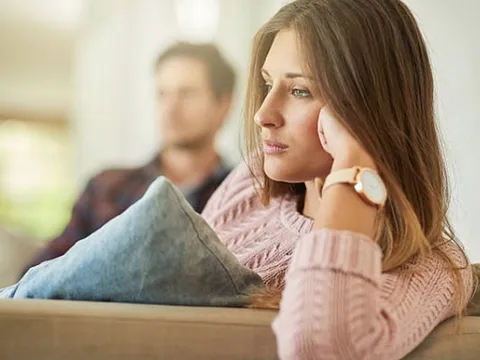 Dấu hiệu chứng tỏ bạn và chồng đã hết duyên, càng gượng ép càng đau khổ