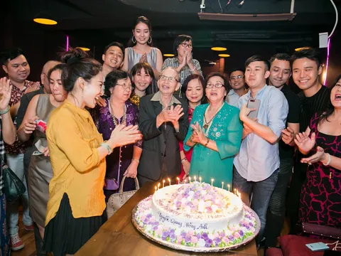 Đăng ảnh mừng sinh nhật mẹ ruột, Dương Triệu Vũ để lộ số tài sản gia đình những ngày đầu định cư bên Mỹ