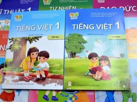 Không minh bạch về sách giáo khoa, hiệu trưởng có bị cách chức?