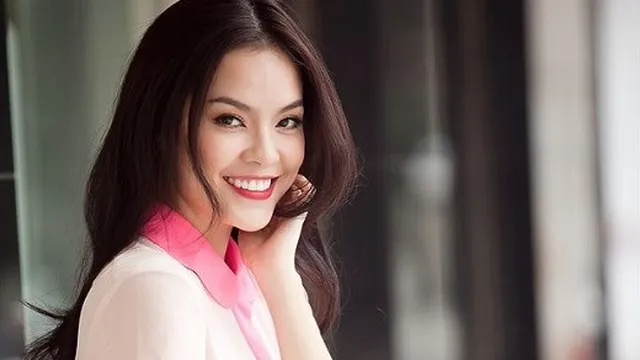 Choáng trước tủ giày gần 700 đôi của Dương Cẩm Lynh