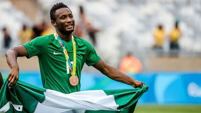 Trước thềm World Cup 2018: HLV tuyển Nigeria cấm các cầu thủ `bắt bò lạc`