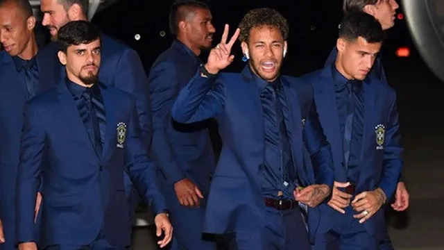 Neymar cùng dàn sao Brazil đặt chân tới Nga dự World Cup