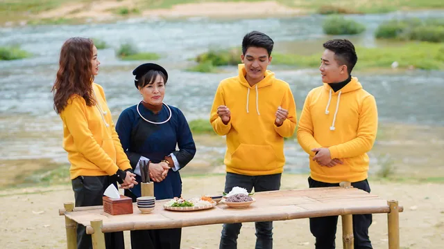 Người bản địa rơi nước mắt trước tình cảm của dàn nghệ sĩ "Ẩm thực kỳ thú"