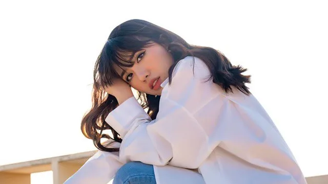 Phùng Khánh Linh lần đầu kết hợp hit-maker Hứa Kim Tuyền, hát về tuổi thanh xuân đầy mộng mơ