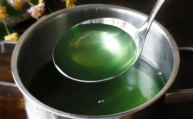 Nước luộc rau muống có màu xanh đậm: Có phải do hóa chất, thuốc trừ sâu?