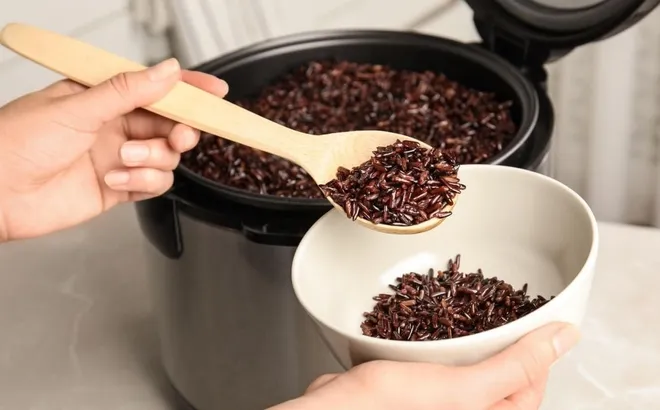 Cách nấu cơm gạo lứt dẻo thơm, dễ tiêu hóa