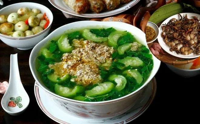 Vì sao dùng cua giã tay nấu canh ngon hơn dùng cua xay?