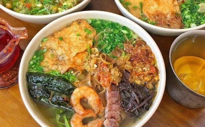 12 đặc sản nên thưởng thức tại chỗ khi du lịch Hải Phòng, có loại lọt top "món ngon thế giới", giá từ 30.000 đ/phần
