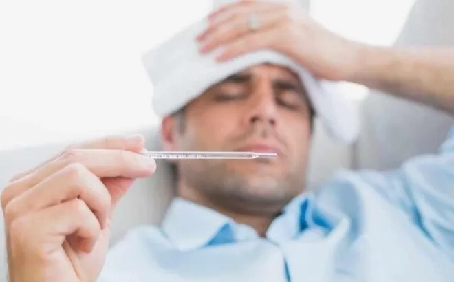 Sốt cao kèm nôn khan, người đàn ông đi khám phát hiện mắc căn bệnh đang gia tăng ở Hà Nội, dễ gây biến chứng