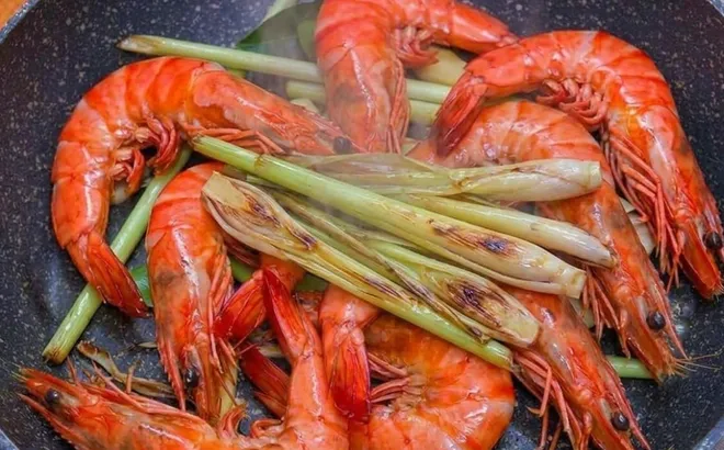 Cách luộc tôm không cần nước ngọt lịm, không tanh